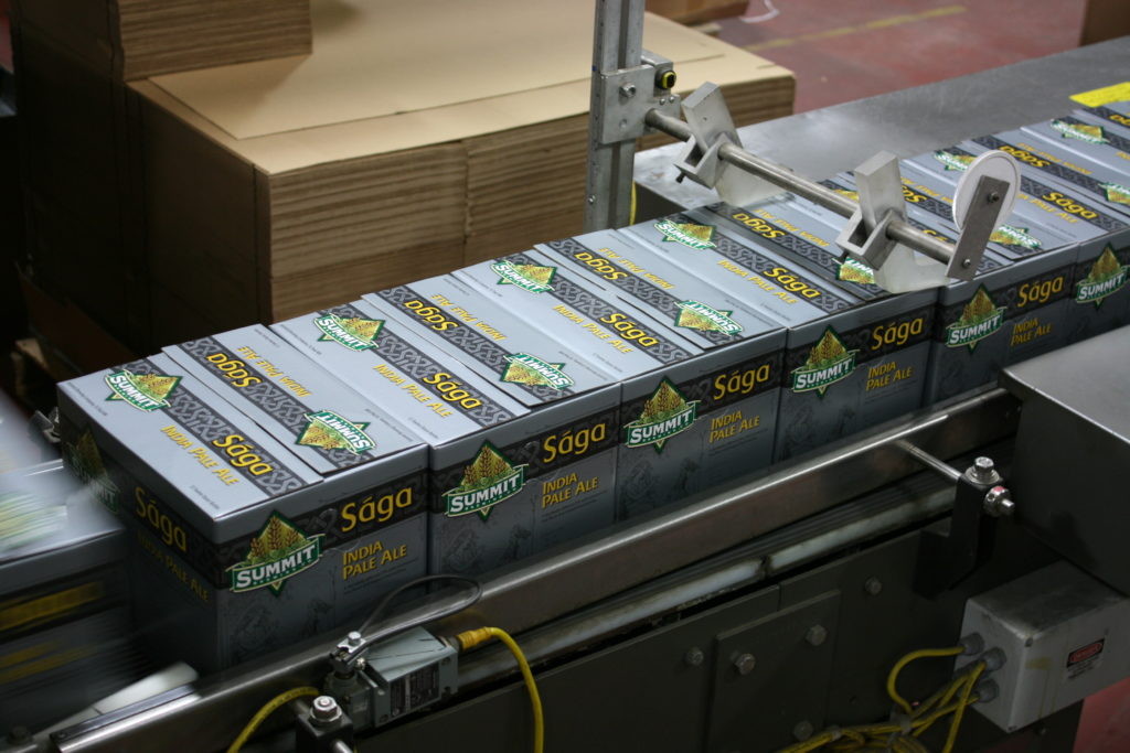 Packaging 12pk bottle boxes of Summit Saga IPA